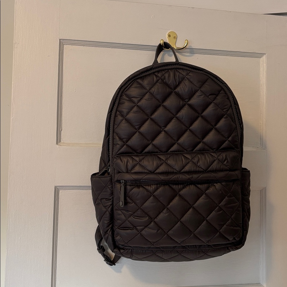 NWOT Quince transit backpack gray quilted - Picture 2 of 3